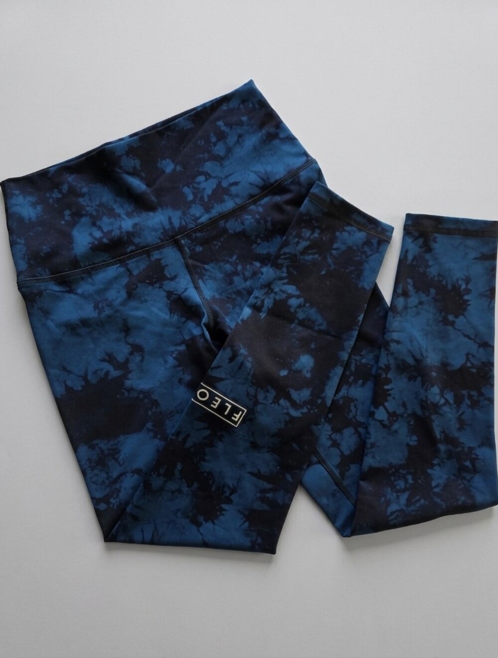 FLEO El Toro 25” Leggings M Black Blue TieDye CrossFit Gym Training Fitness NWOT
